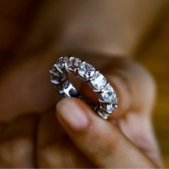 Italo Round And Cushion Cut Engagement Rings Sets - Picture 6 of 9